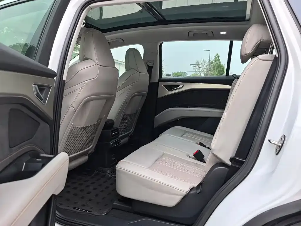 Audi Q5 e-tron — фото 3
