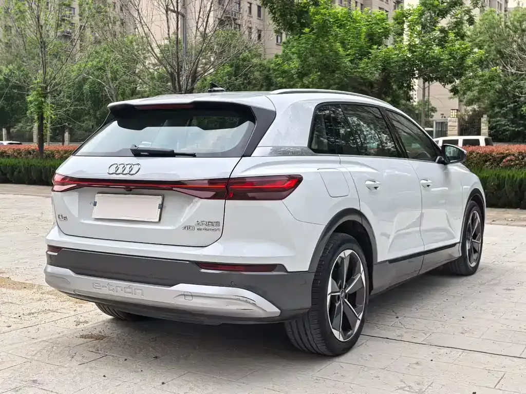 Audi Q5 e-tron — фото 8