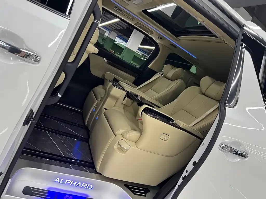 Toyota Alphard — фото 5