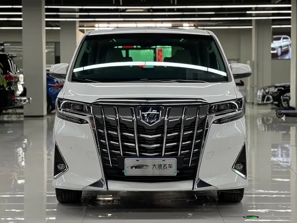 Toyota Alphard — фото 4