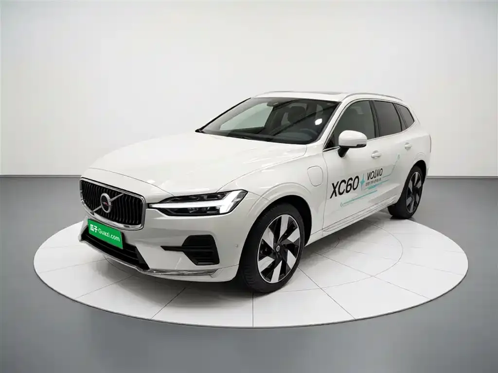 Volvo XC60 PHEV — фото 1