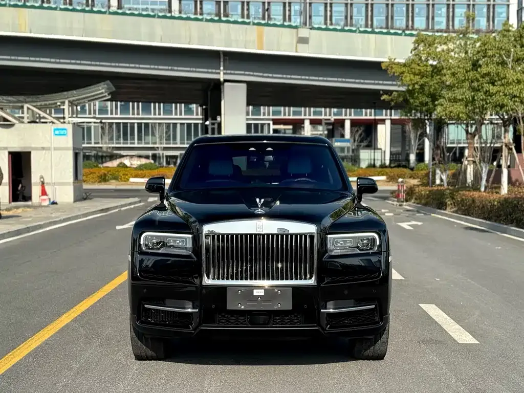 Rolls-Royce Cullinan — фото 1