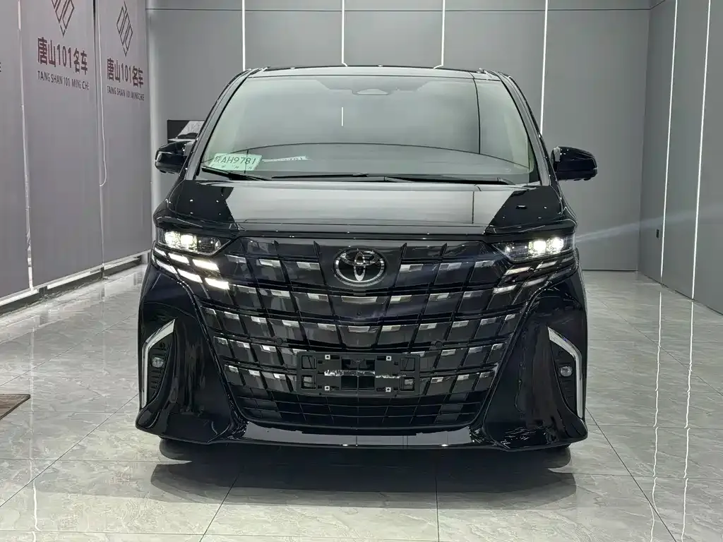 Toyota Alphard — фото 2