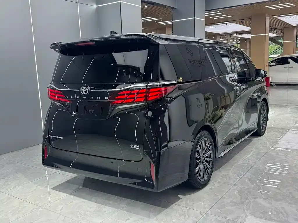 Toyota Alphard — фото 8