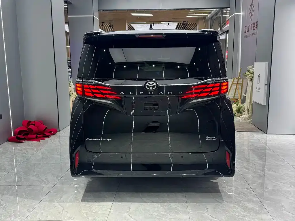 Toyota Alphard — фото 5