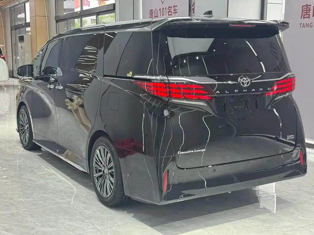 Toyota Alphard — фото 4