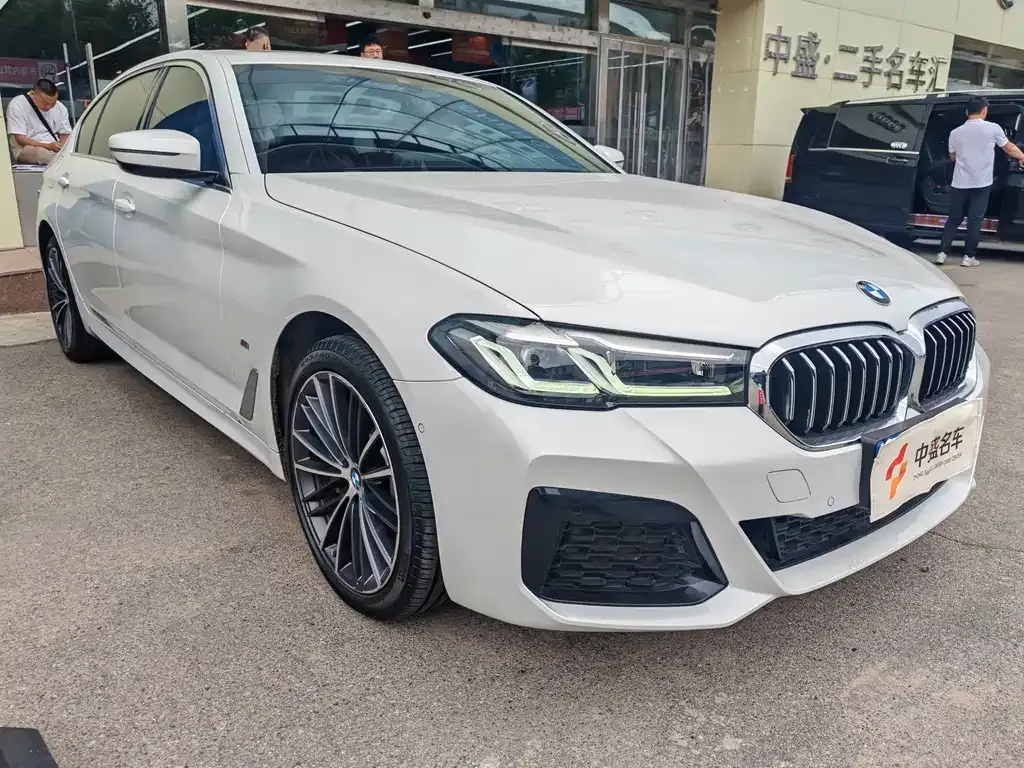 BMW 5 Series — фото 10