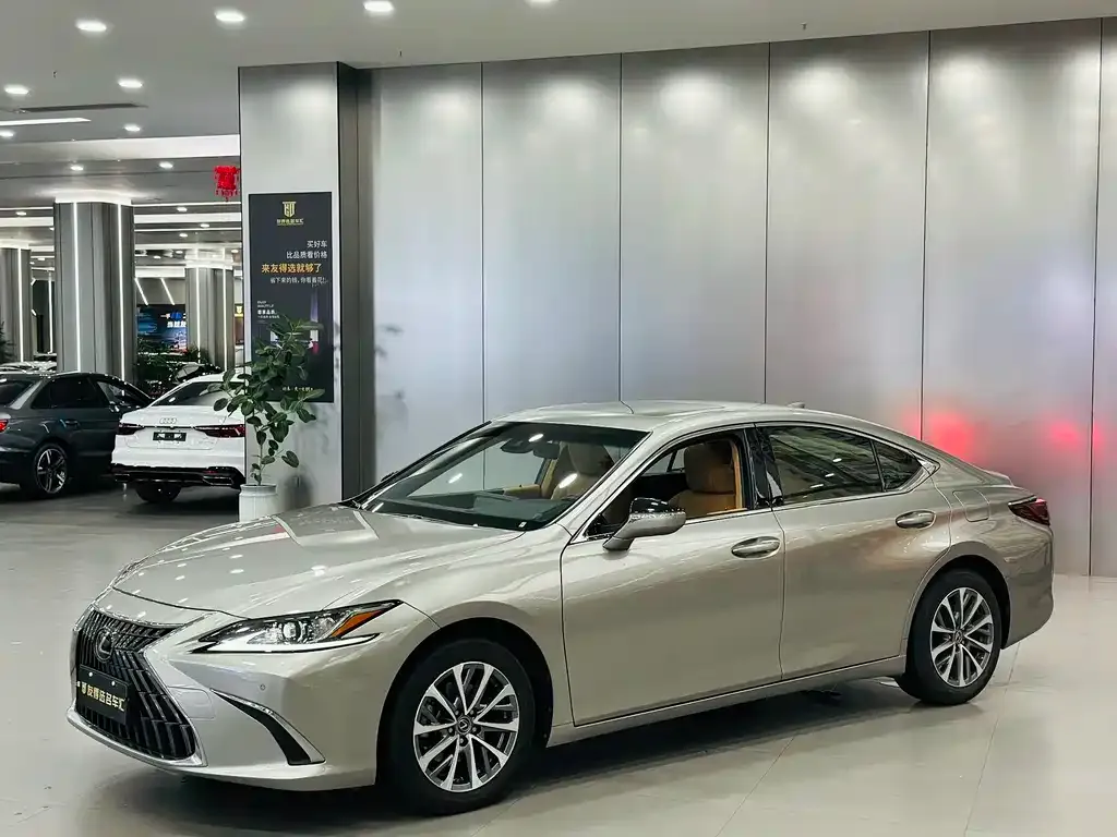 Lexus ES — фото 1