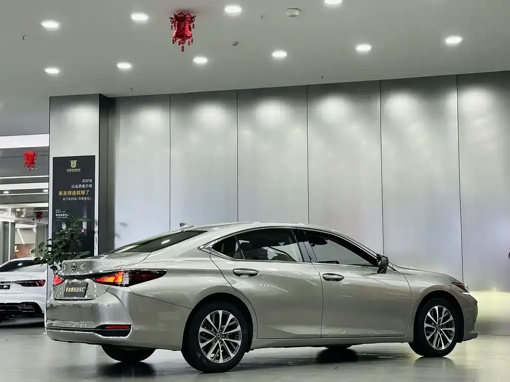 Lexus ES — фото 10