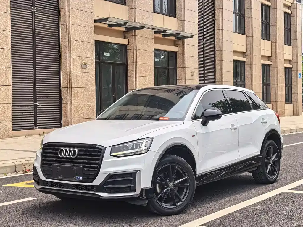 Audi Q2L — фото 1