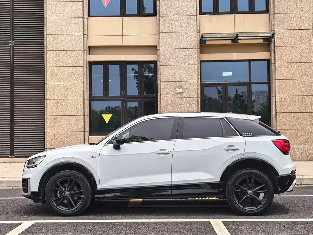 Audi Q2L — фото 3