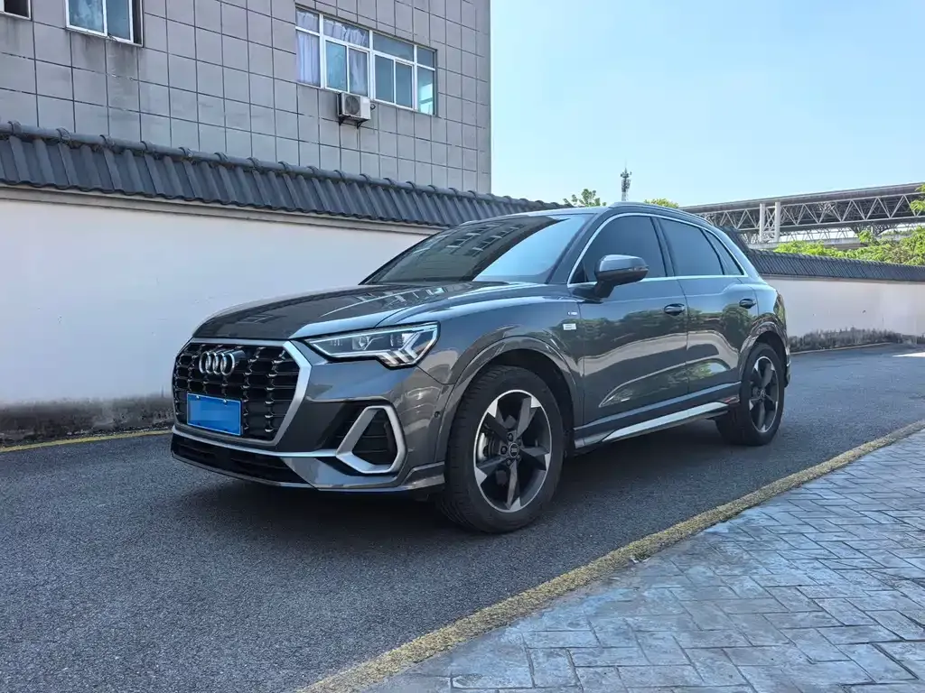 Audi Q3 — фото 1