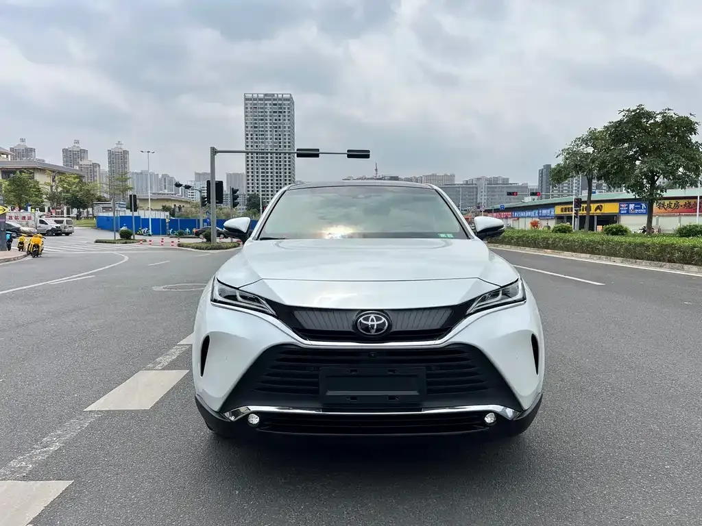 Toyota Harrier — фото 3