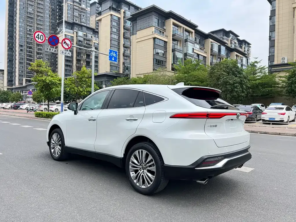 Toyota Harrier — фото 6