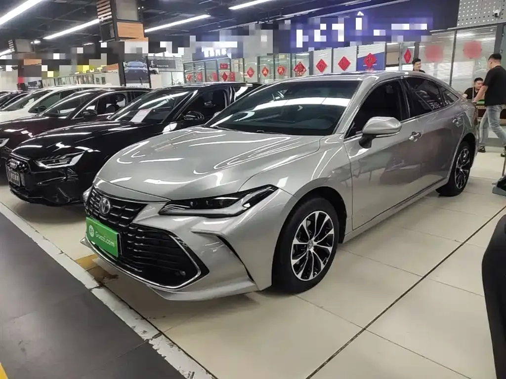 Toyota Avalon — фото 1