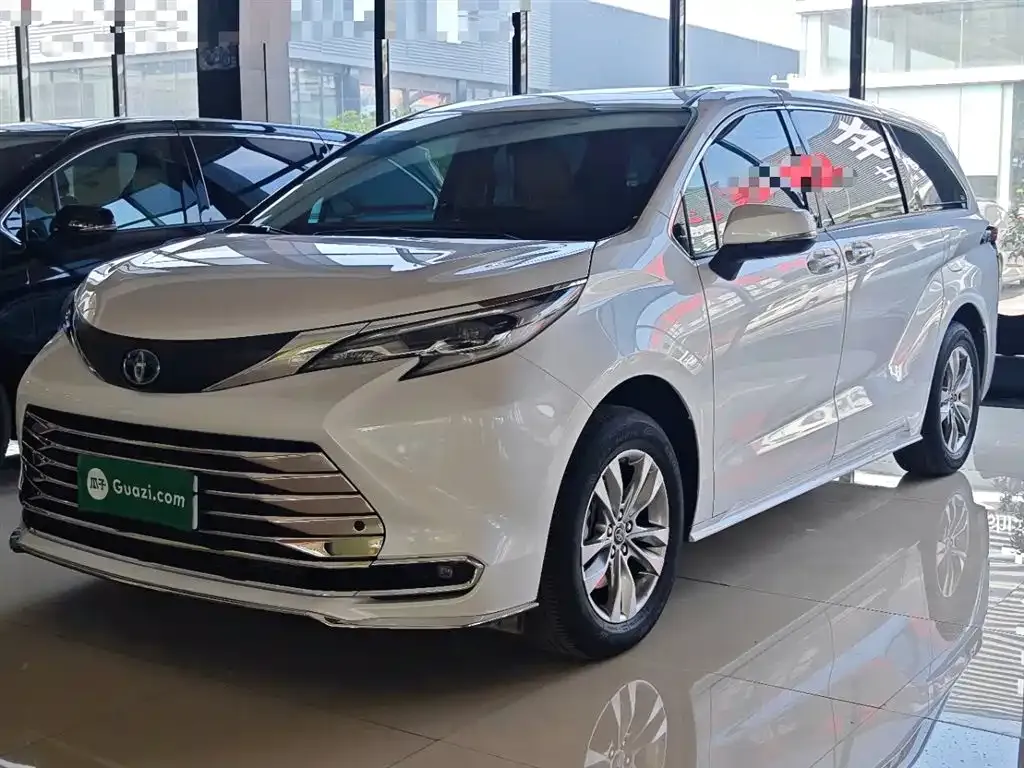 Toyota Sienna — фото 1