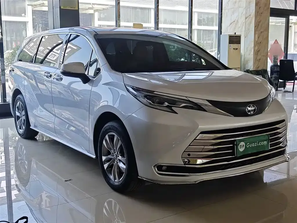 Toyota Sienna — фото 10