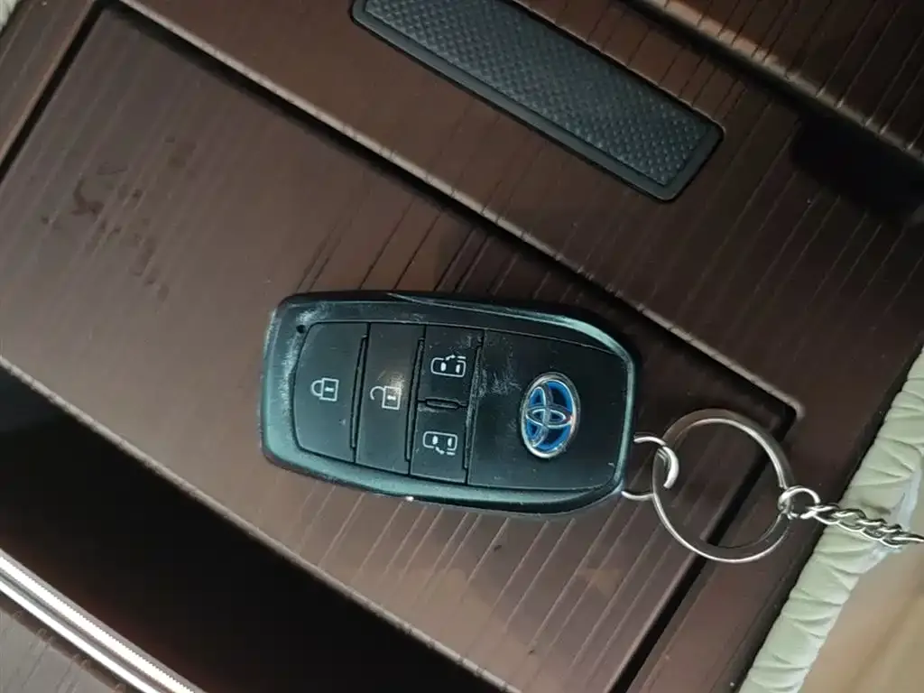 Toyota Sienna — фото 4