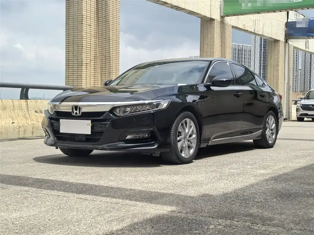 Honda Accord — фото 1