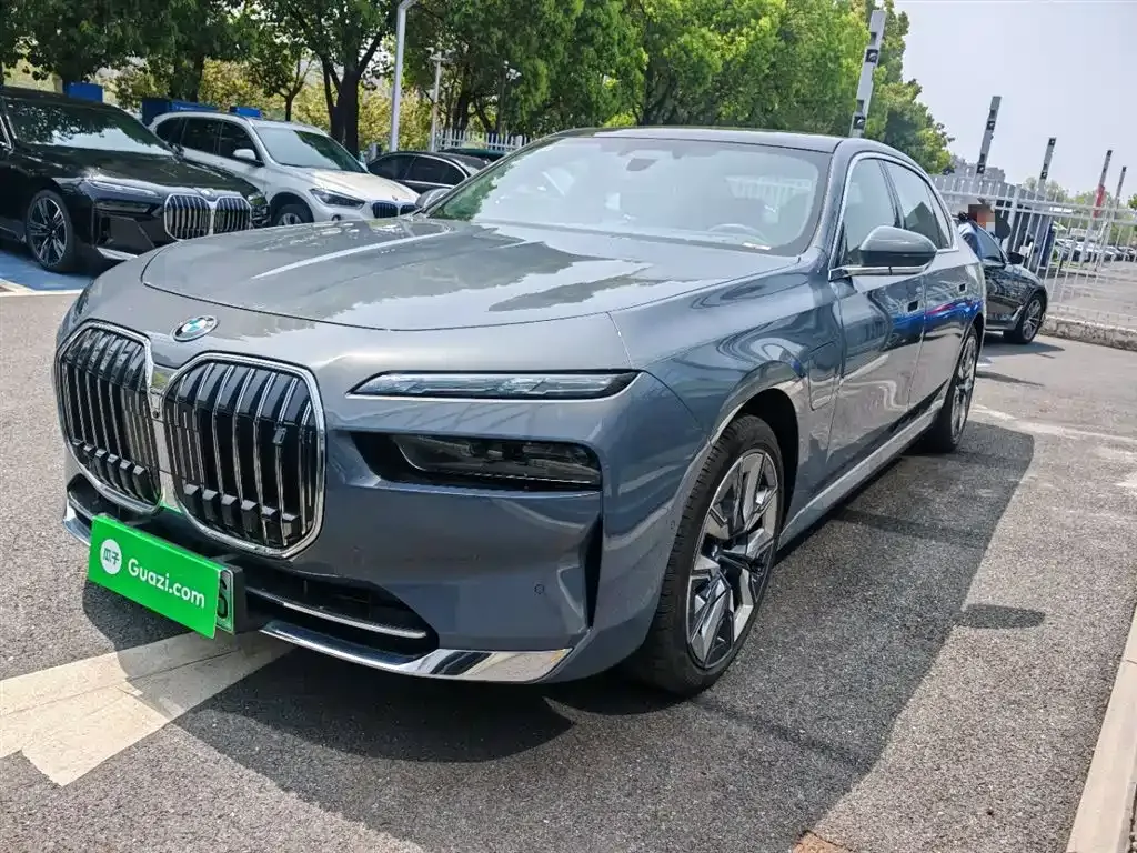 BMW i7 — фото 10