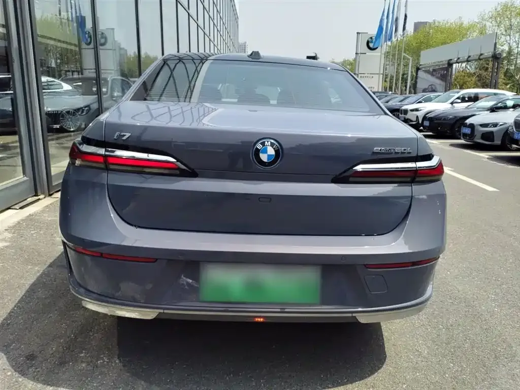 BMW i7 — фото 9