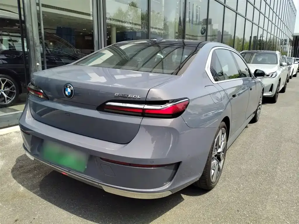 BMW i7 — фото 7