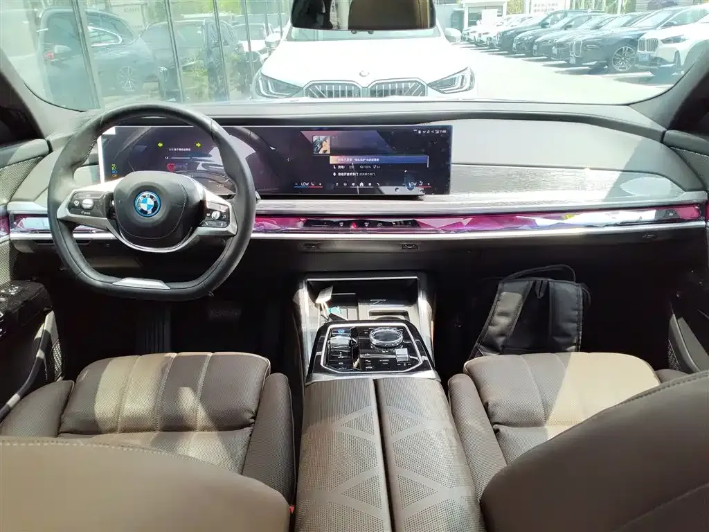 BMW i7 — фото 4