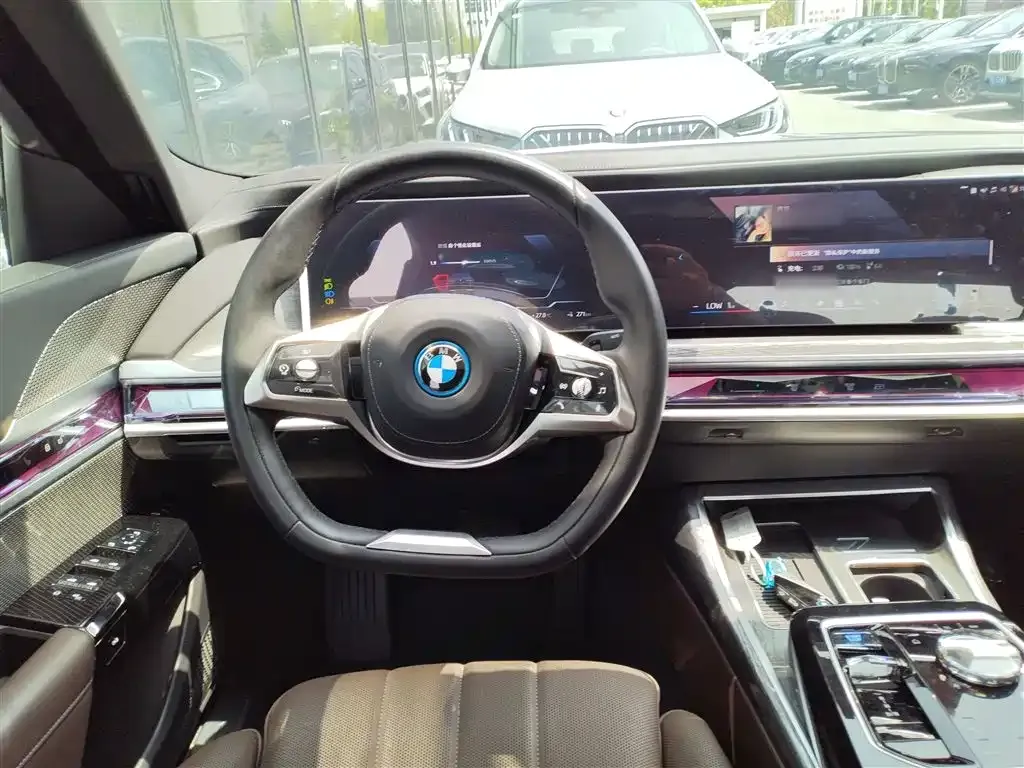 BMW i7 — фото 2