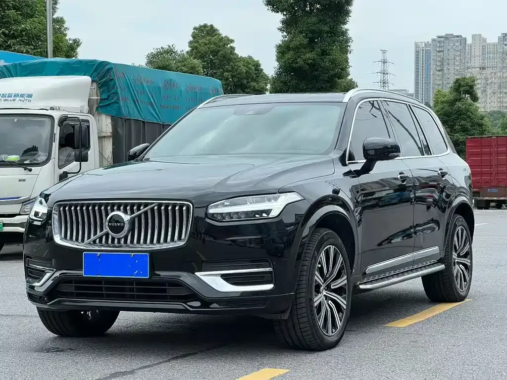 Volvo XC90 — фото 1