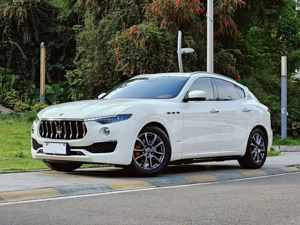 Maserati Levante — фото 1