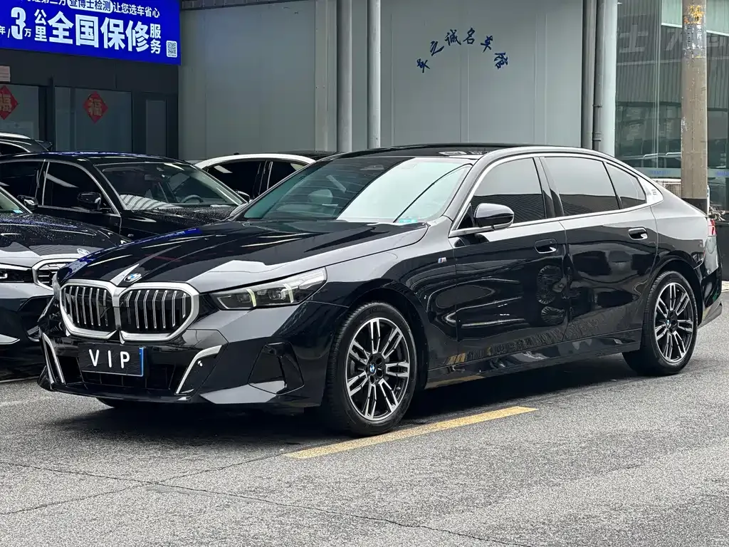 BMW 5 Series — фото 1
