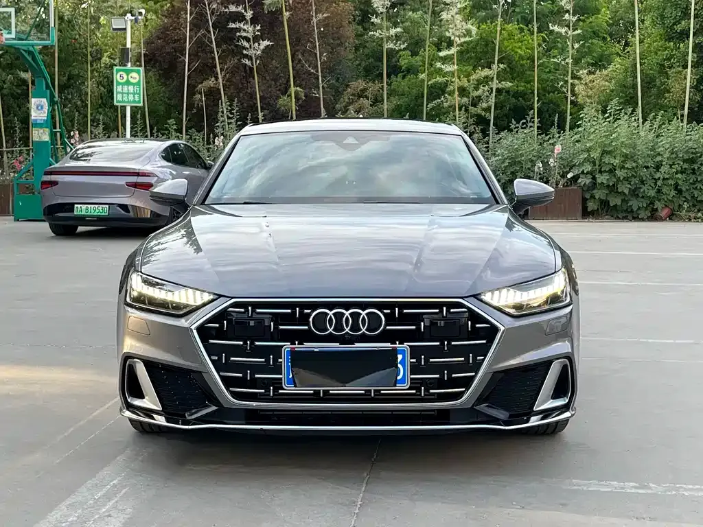 Audi A7L — фото 1