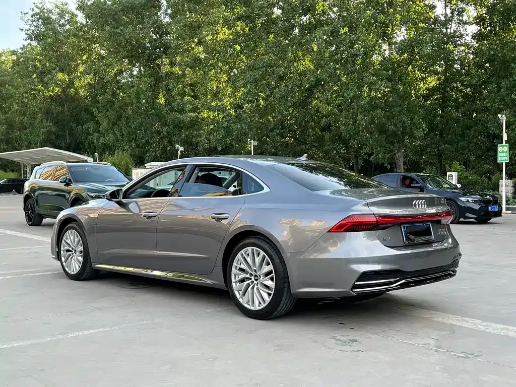 Audi A7L — фото 8