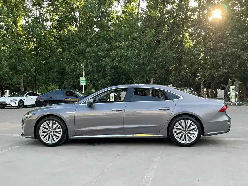 Audi A7L — фото 7