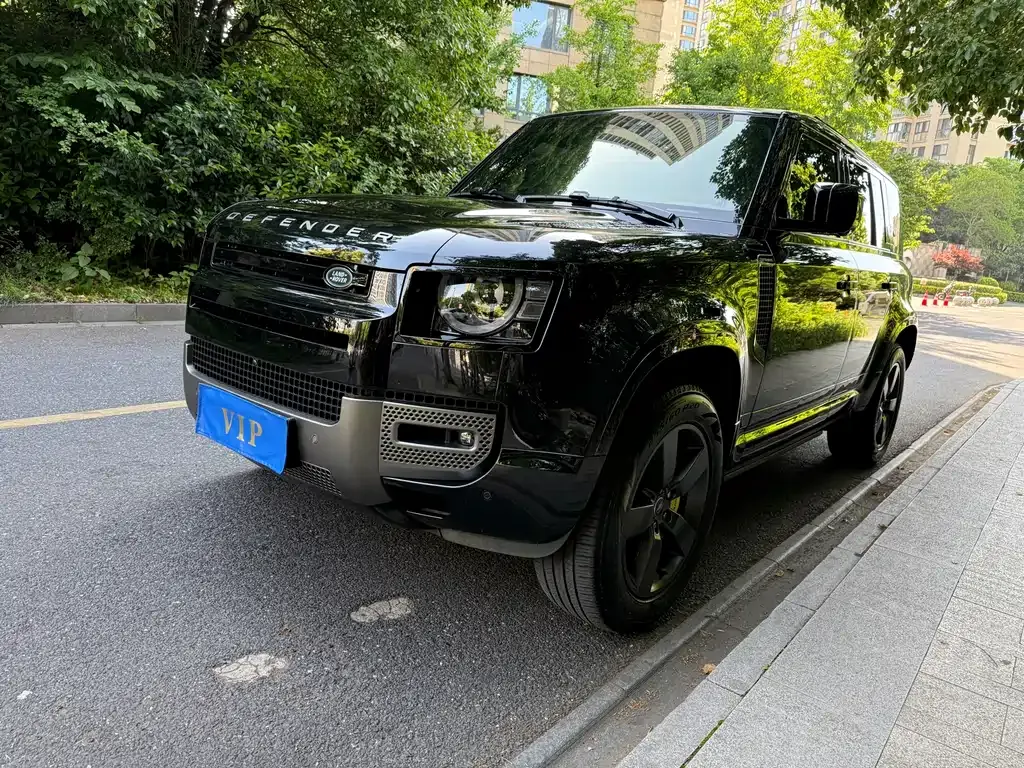 Land Rover Defender — фото 1