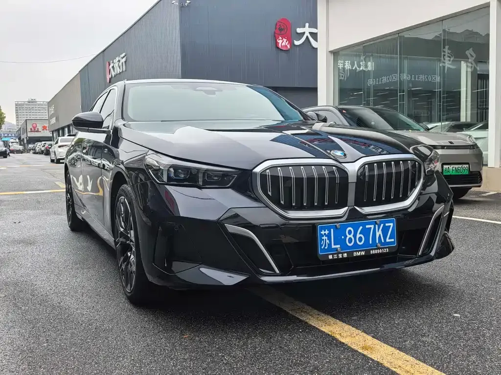 BMW 5 Series — фото 10