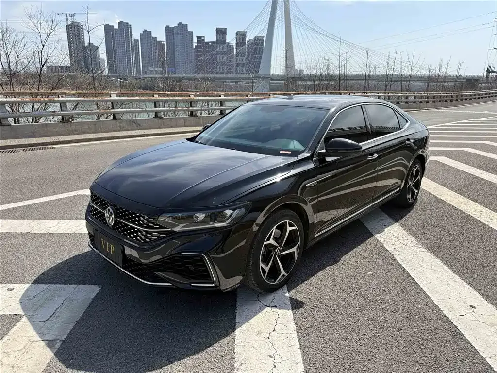 Volkswagen Passat — фото 1