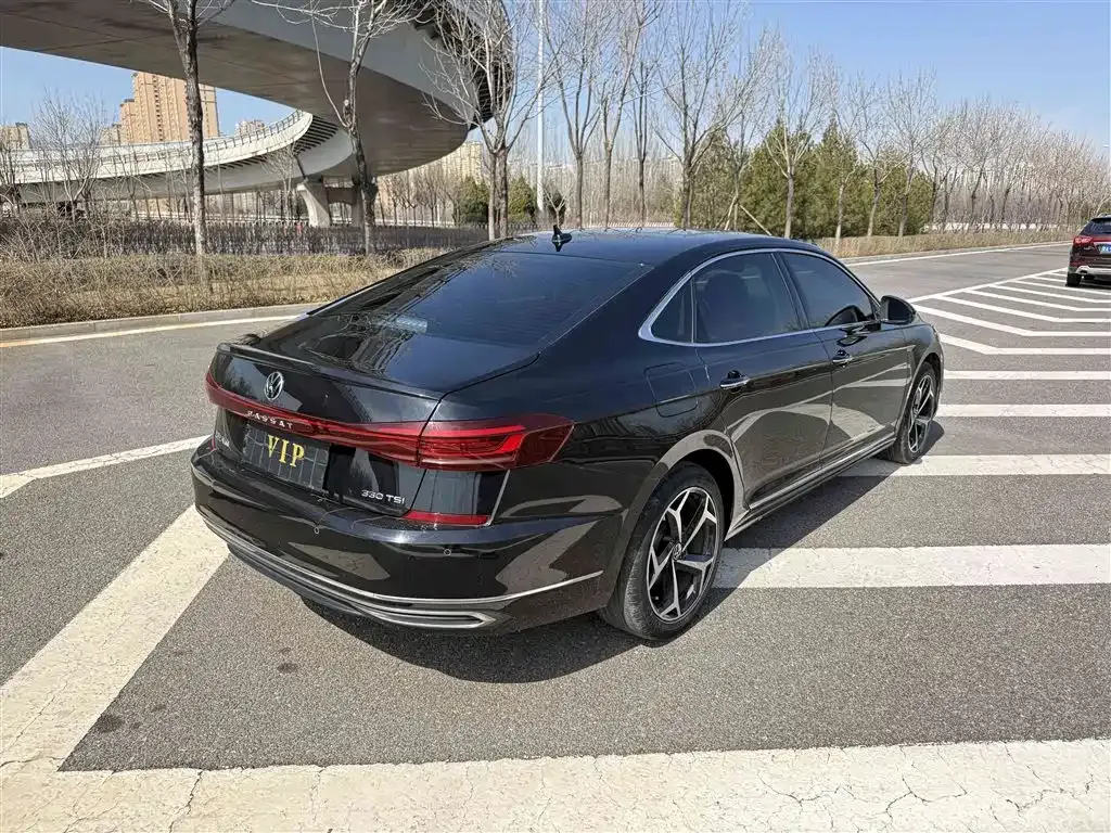 Volkswagen Passat — фото 10