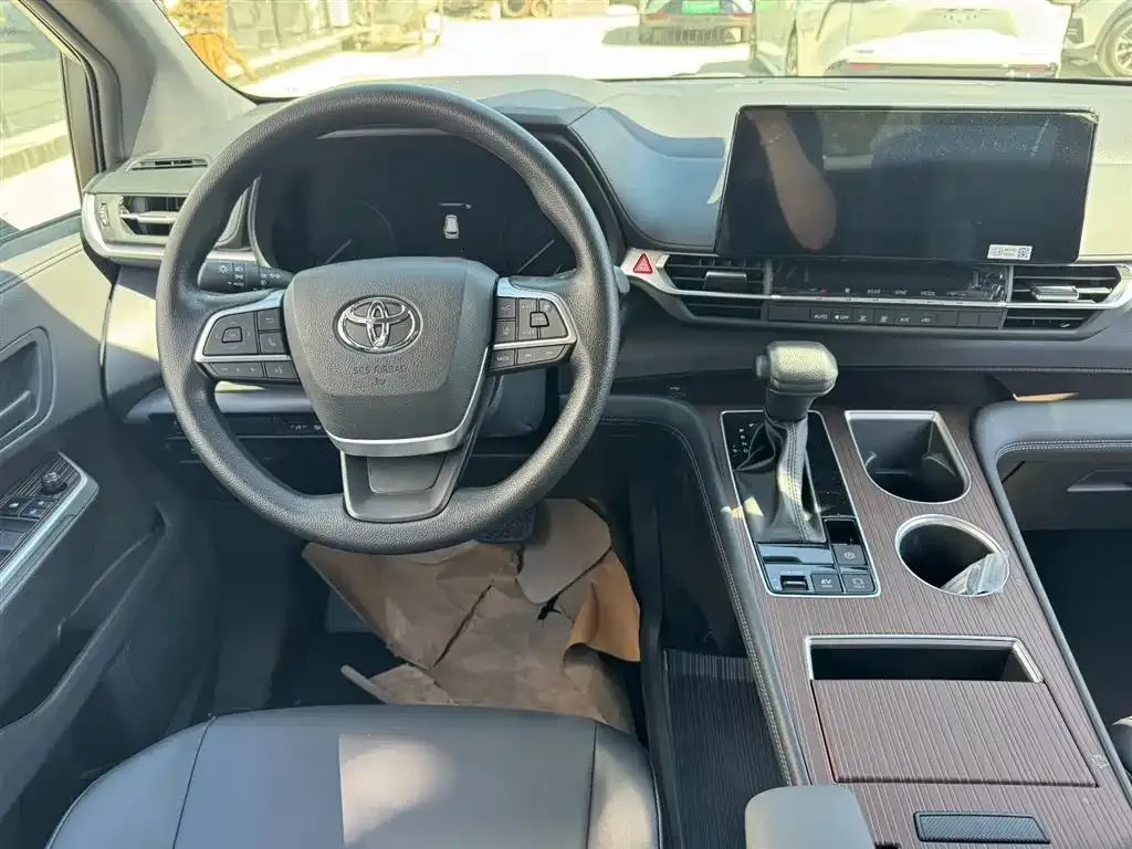 Toyota Granvia — фото 4