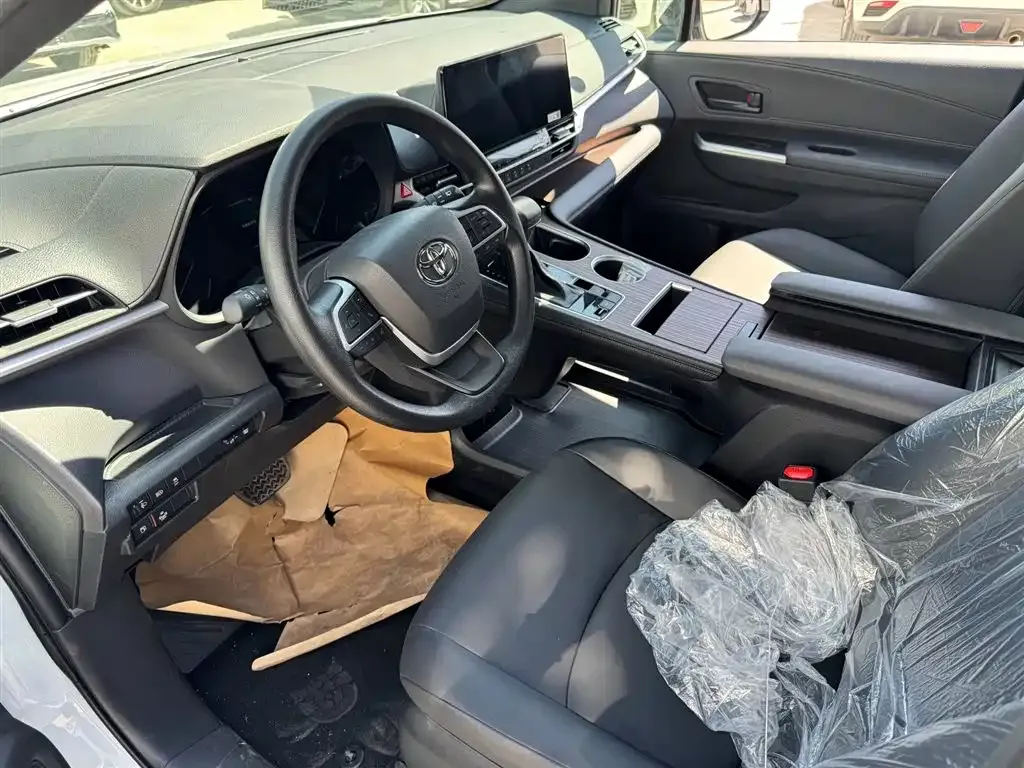 Toyota Granvia — фото 9