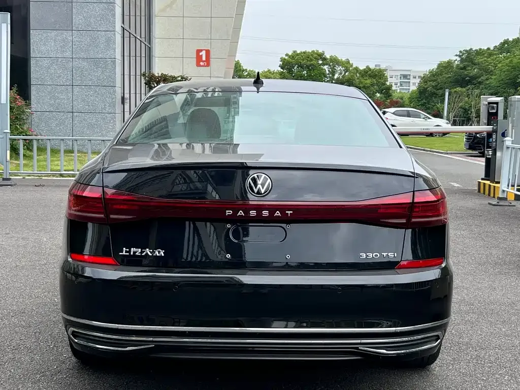 Volkswagen Passat — фото 10