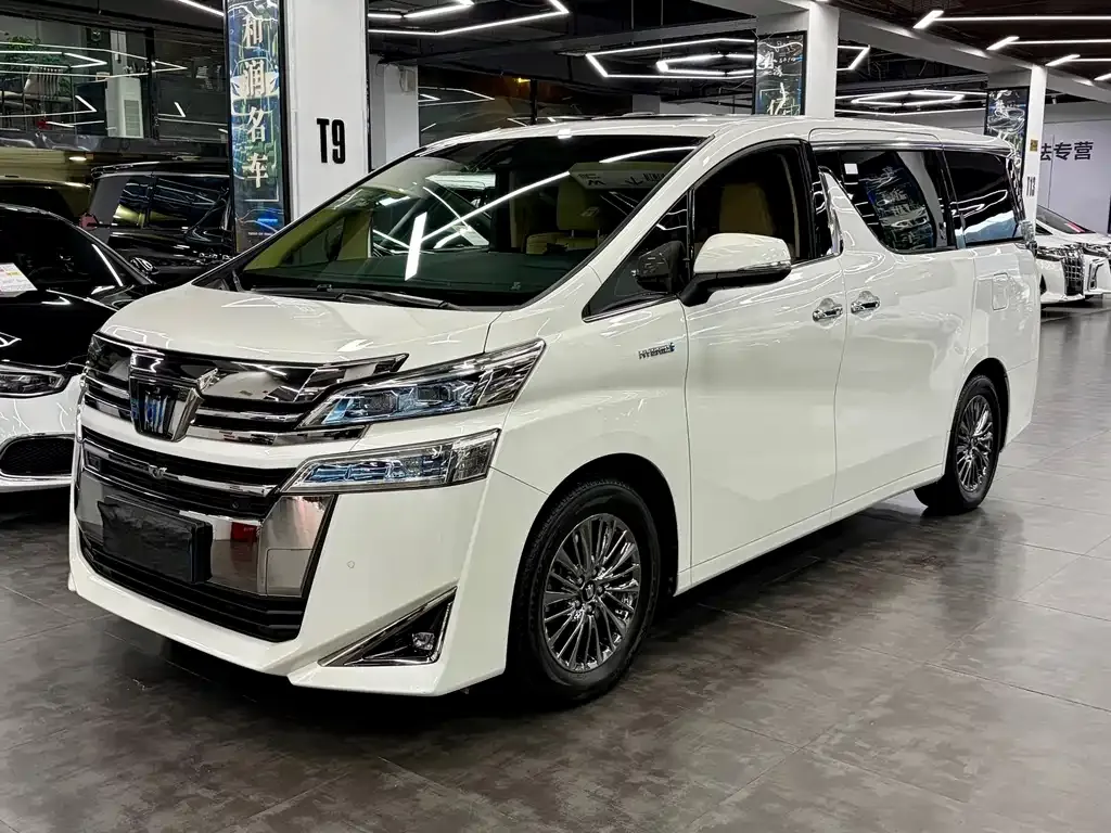 Toyota Vellfire — фото 1