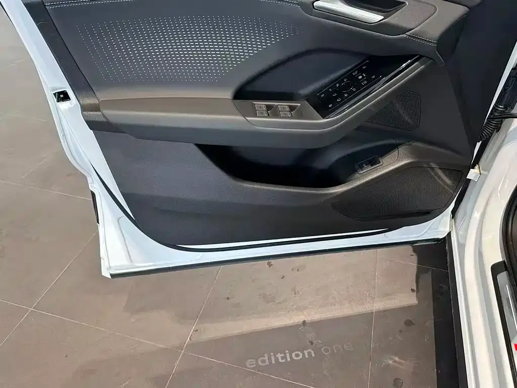 Audi Q6L e-tron — фото 10