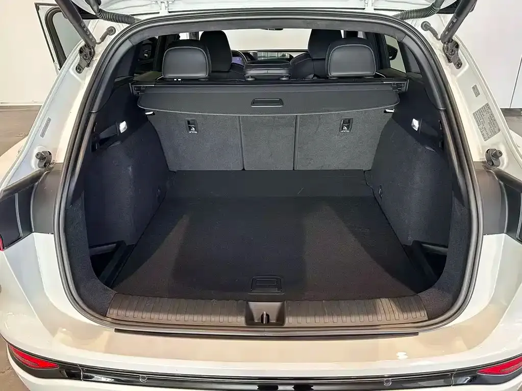 Audi Q6L e-tron — фото 8
