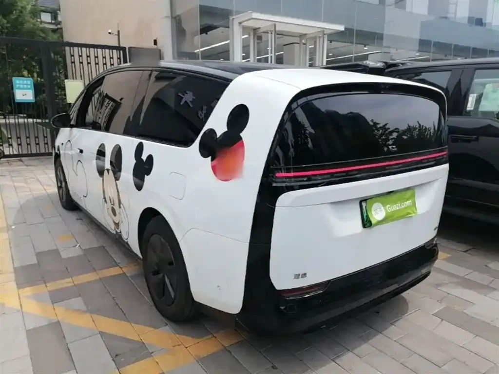 Li Auto MEGA — фото 3