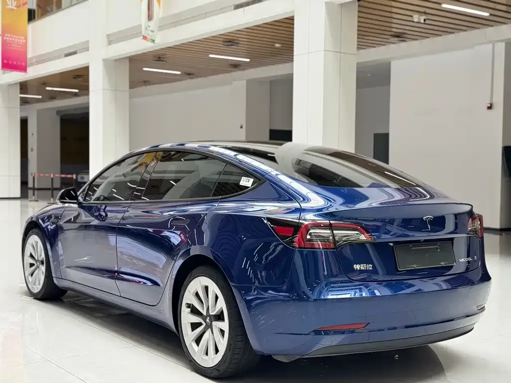 Tesla Model 3 — фото 3