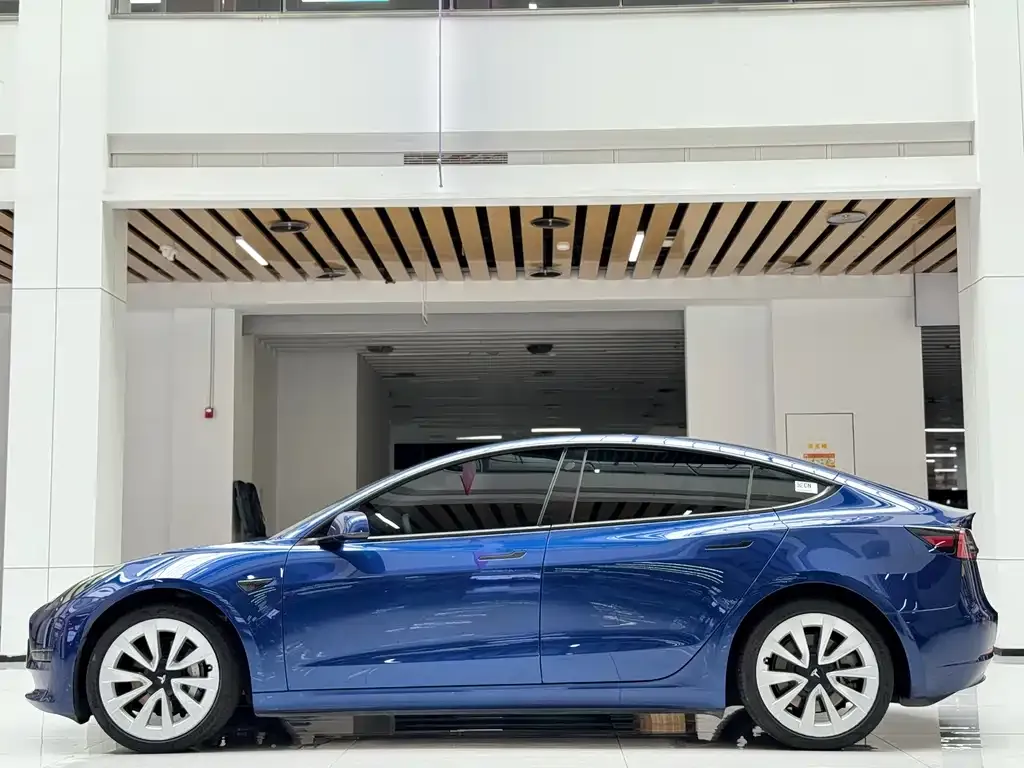Tesla Model 3 — фото 7
