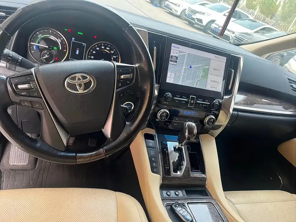 Toyota Alphard — фото 6