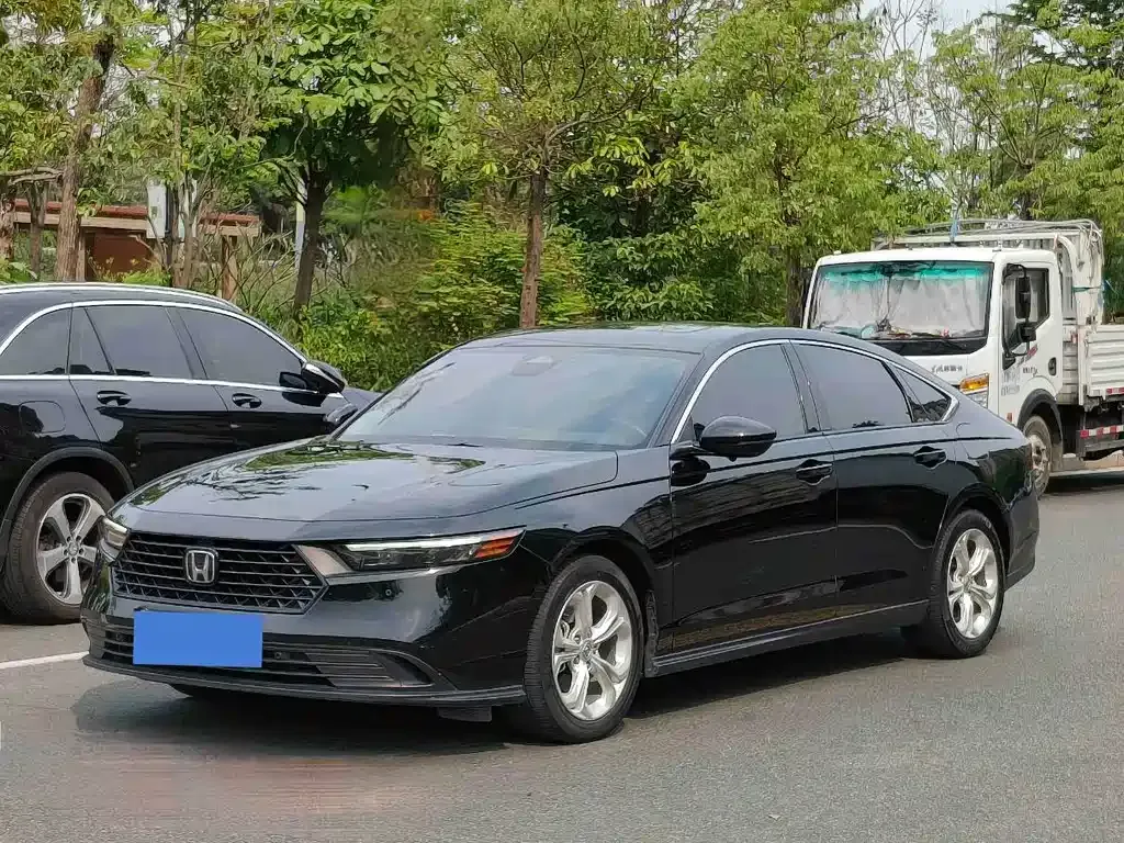 Honda Accord — фото 1