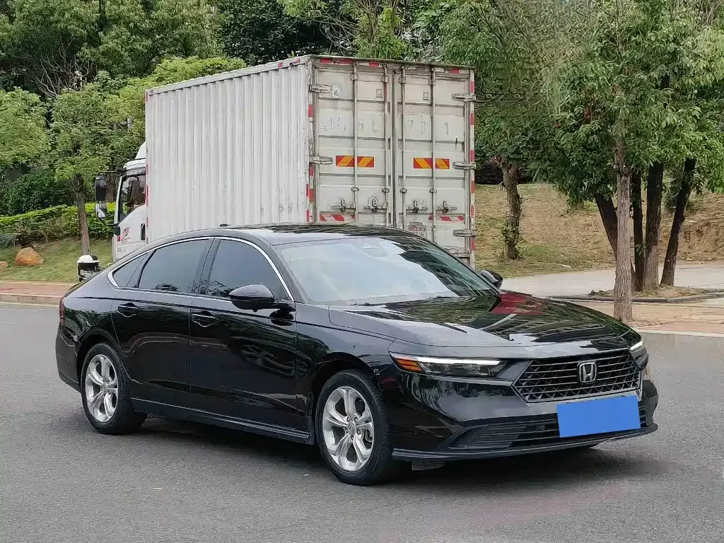 Honda Accord — фото 9